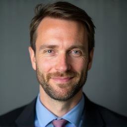 Varga Péter, Ügyfélkapcsolati Igazgató